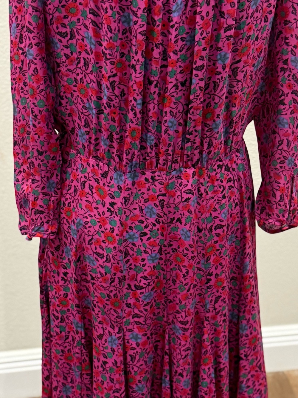 Veronica Beard Pink Floral V-Neck Long-Sleeve Midi Dress - Picture 9 of 16